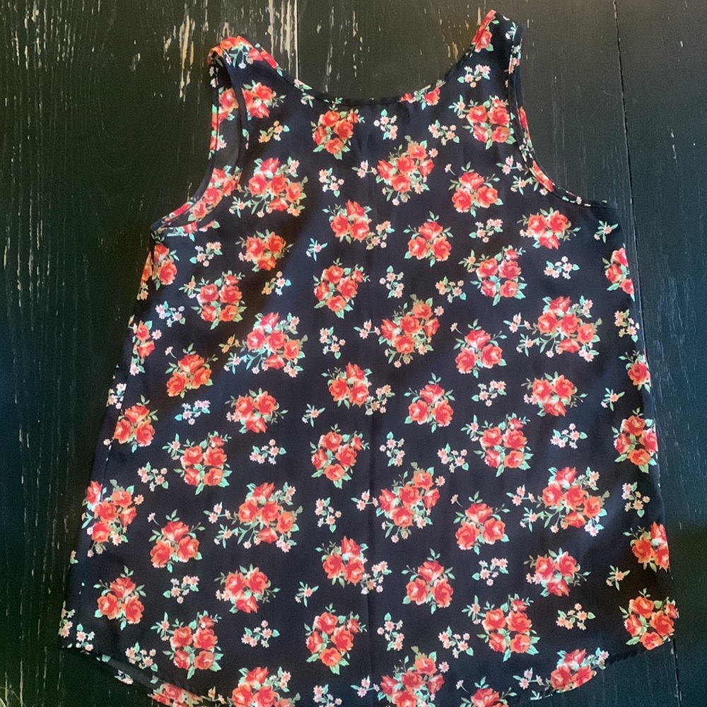 Tank top.☀️ - Picture 3 of 3